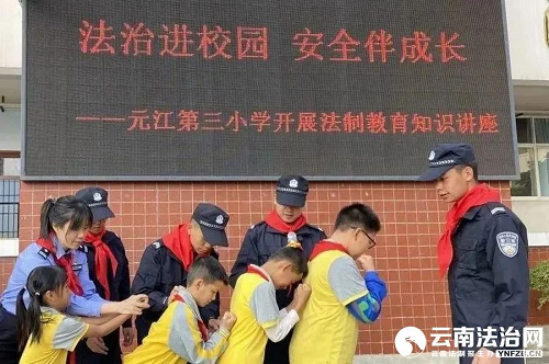 昆明专业刑辩云南监狱警察送“法”进校园 守护“少年的你”